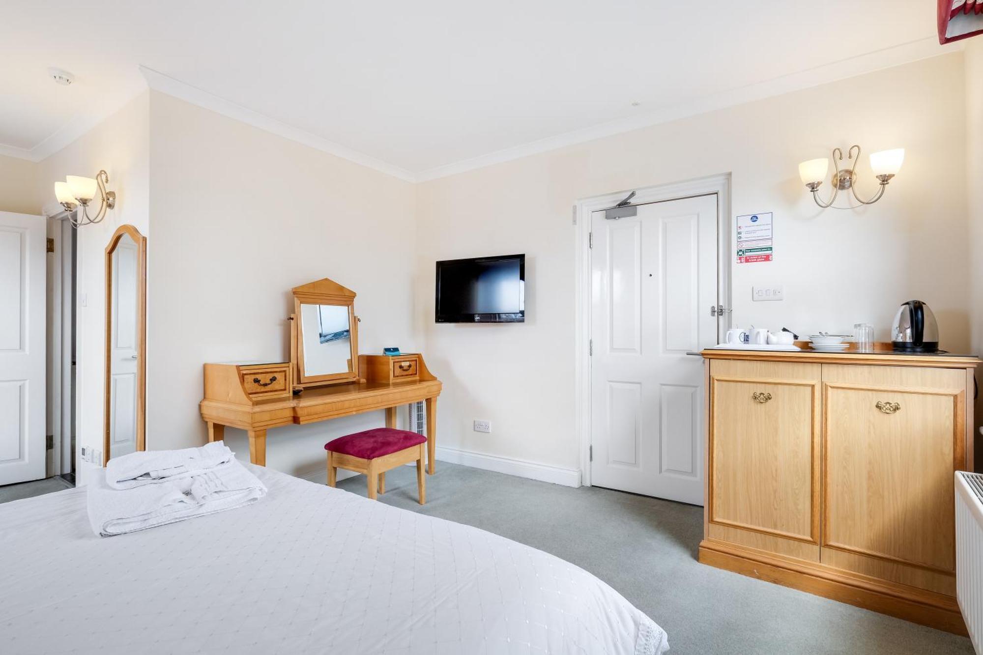 Charles House - Windsor Castle Hotel Екстериор снимка