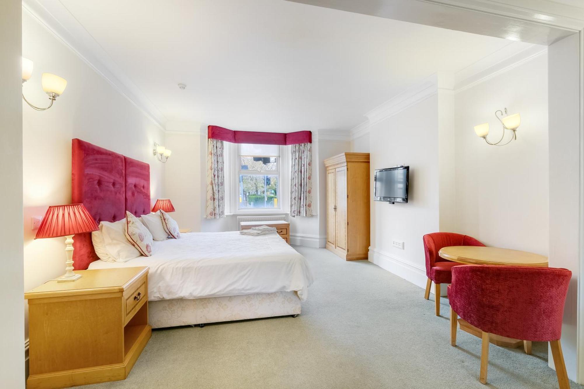 Charles House - Windsor Castle Hotel Екстериор снимка