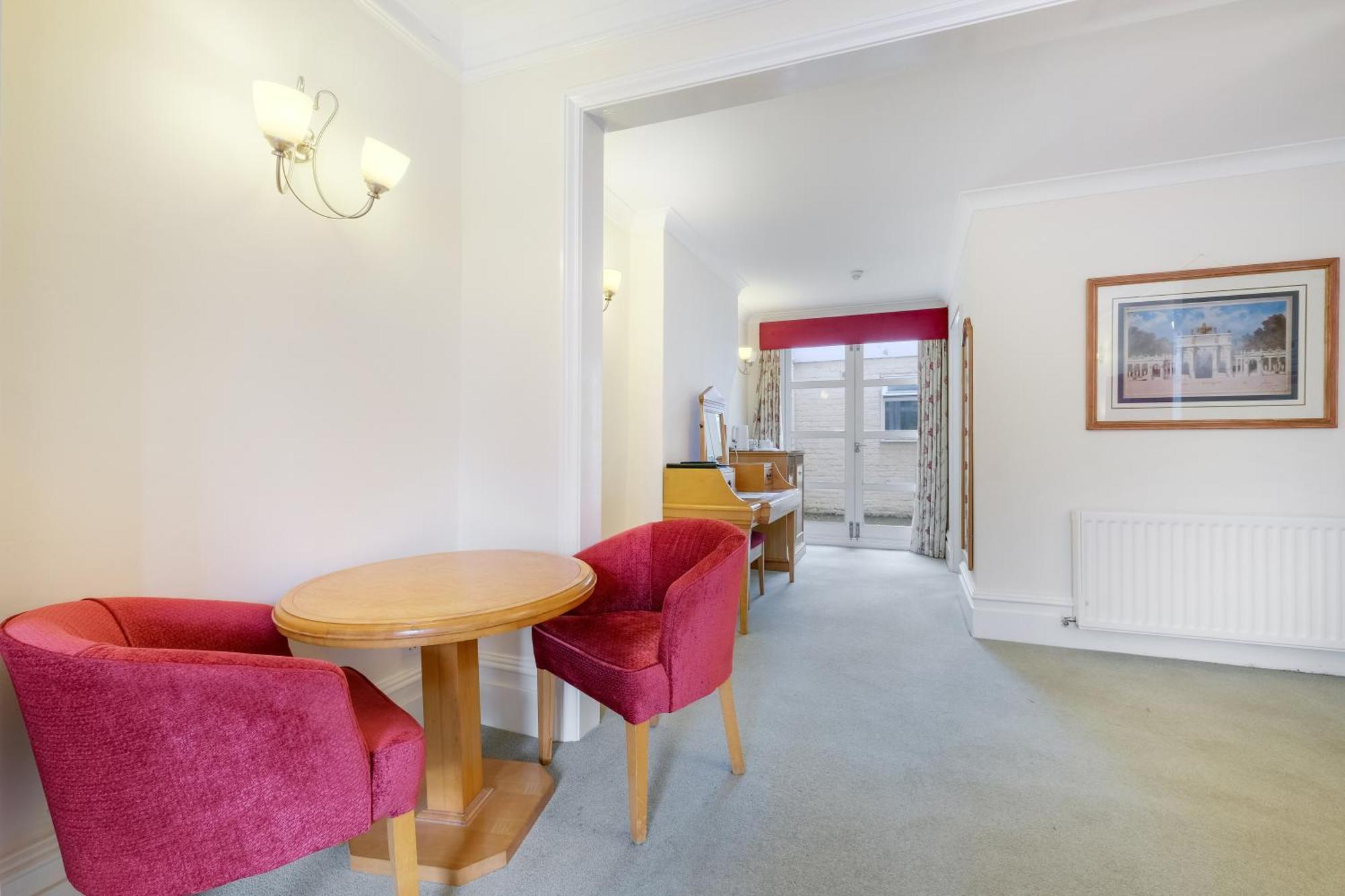 Charles House - Windsor Castle Hotel Екстериор снимка