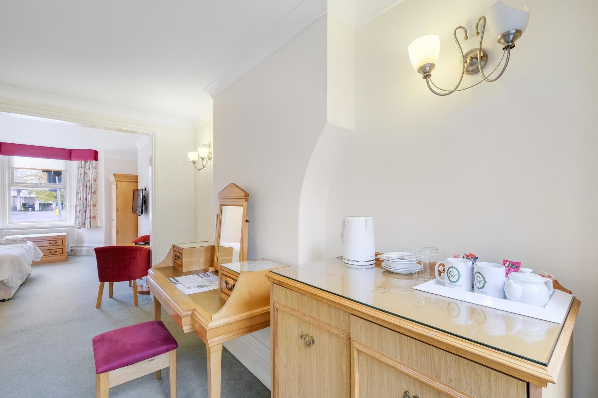 Charles House - Windsor Castle Hotel Екстериор снимка