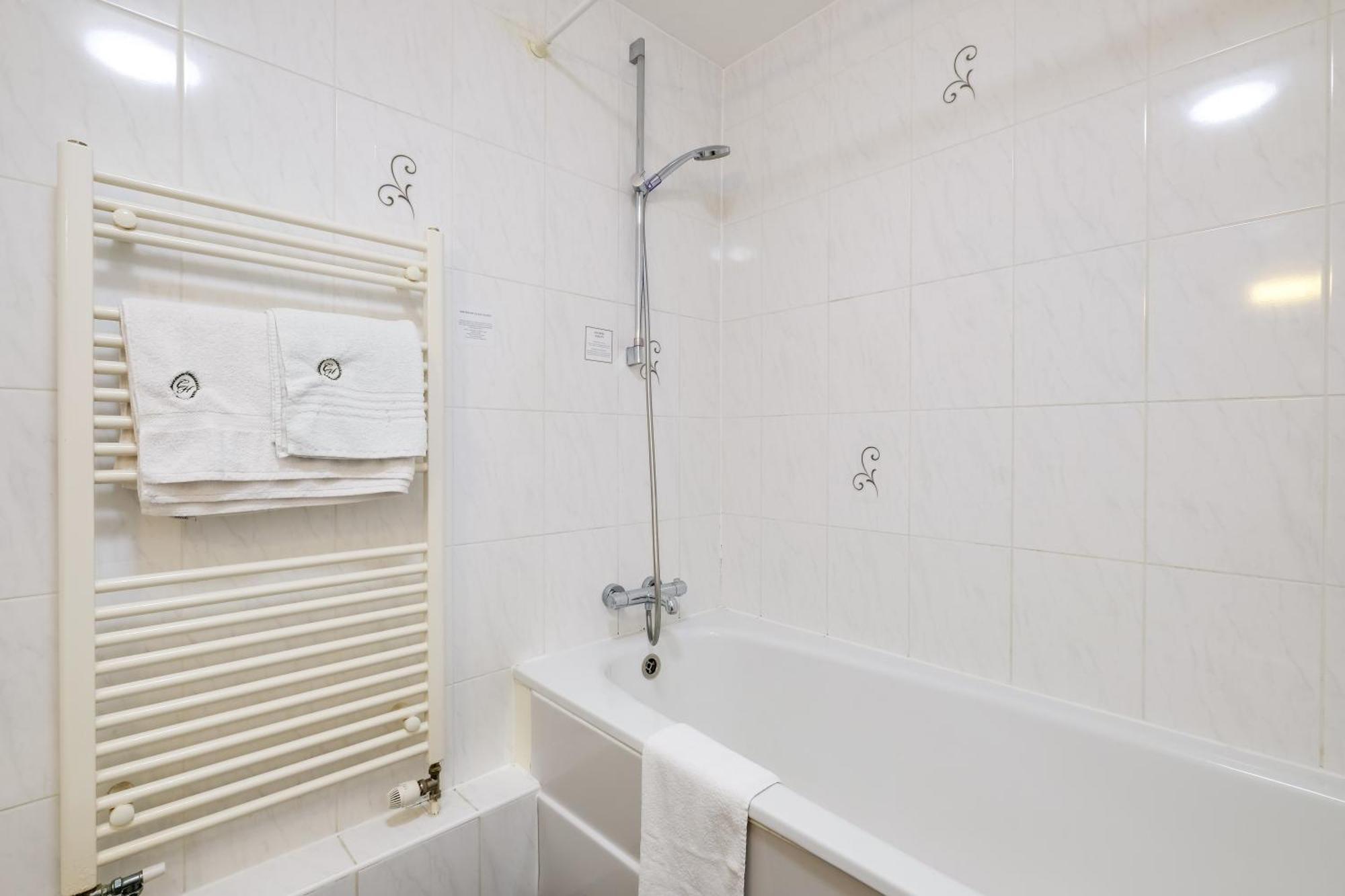 Charles House - Windsor Castle Hotel Екстериор снимка