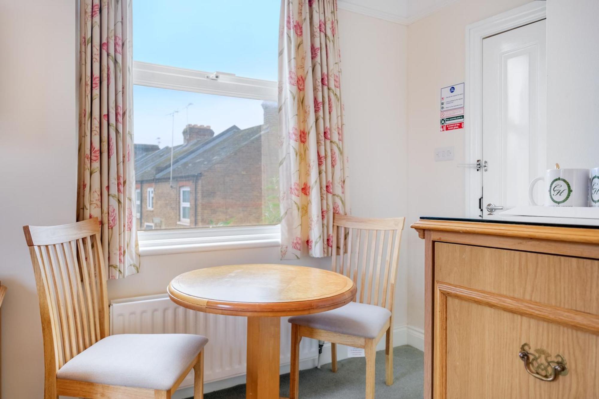 Charles House - Windsor Castle Hotel Екстериор снимка