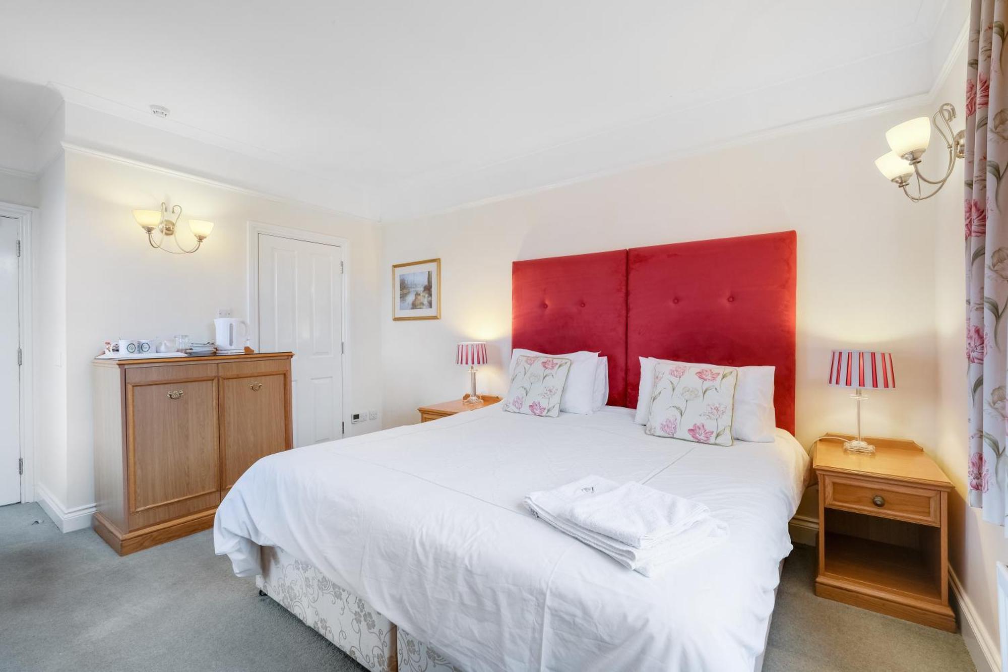 Charles House - Windsor Castle Hotel Екстериор снимка