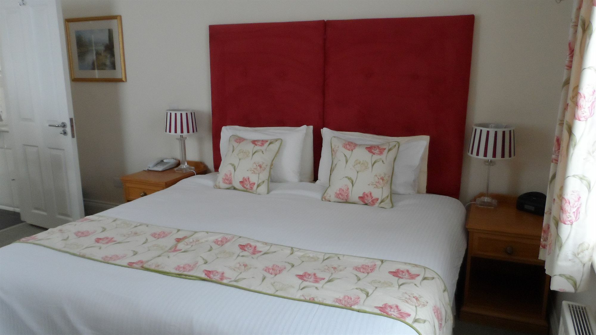 Charles House - Windsor Castle Hotel Екстериор снимка